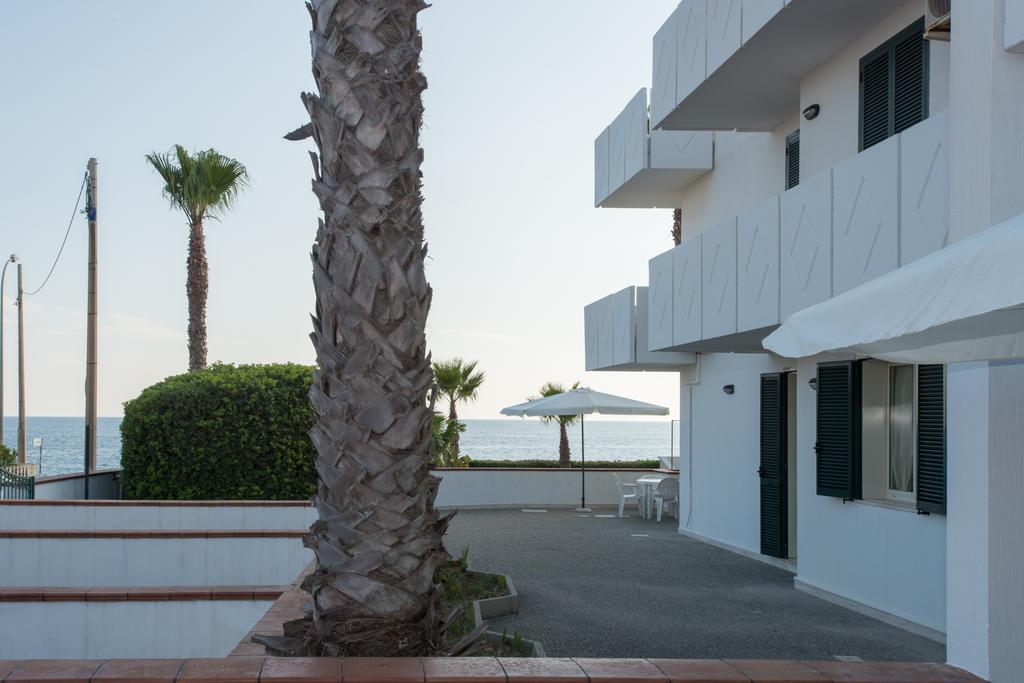 טורה סן ג'ובאני אוג'נטו Blu Side Hotel & Residence מראה חיצוני תמונה