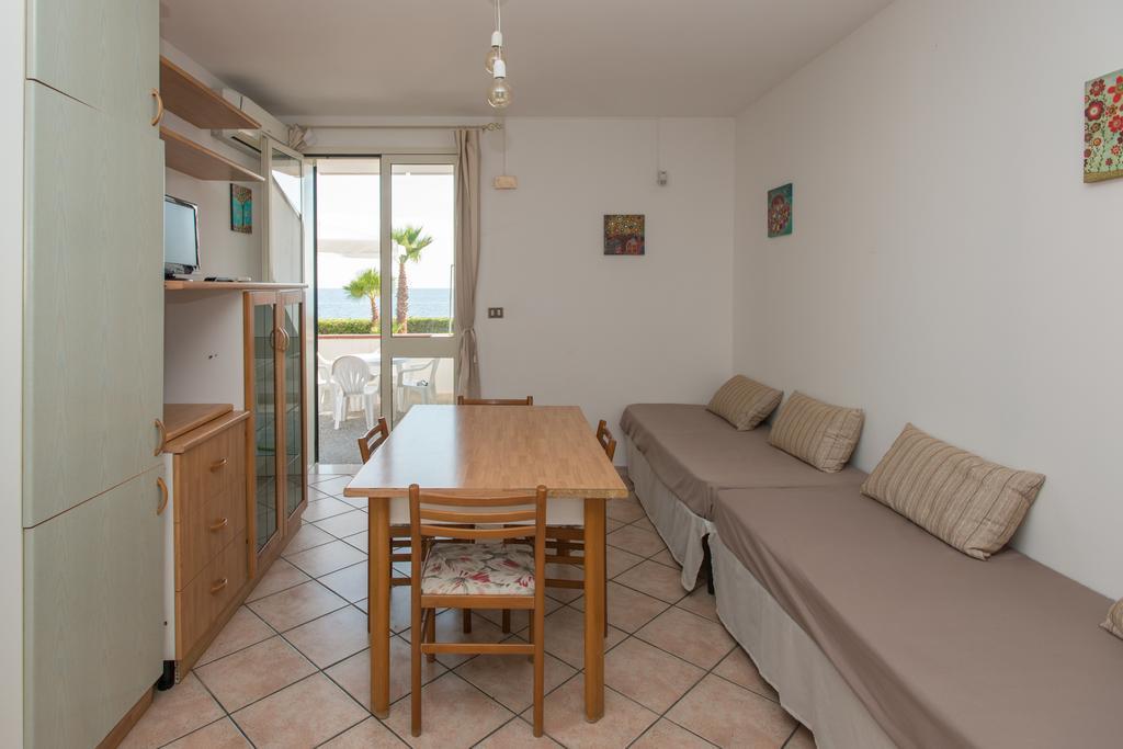 טורה סן ג'ובאני אוג'נטו Blu Side Hotel & Residence מראה חיצוני תמונה